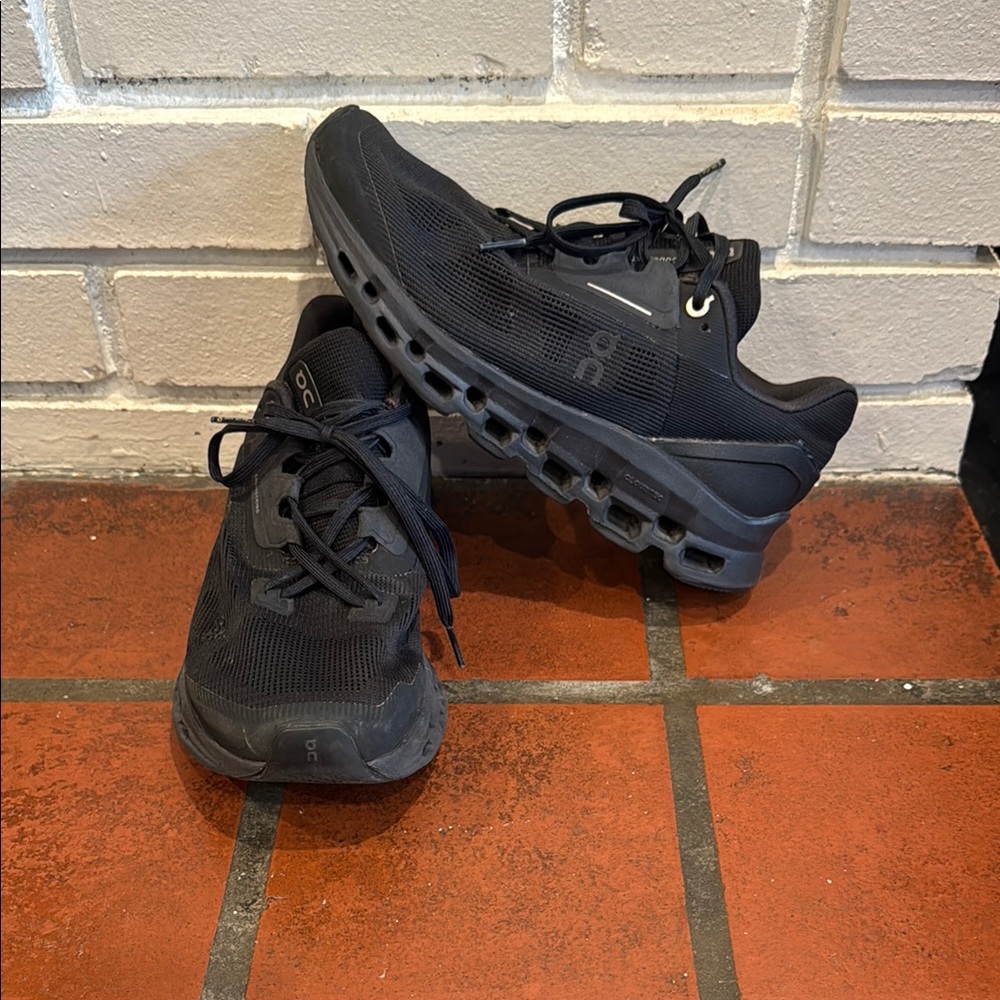 On Cloud Running Black Athletic Shoes with Cushioned Sole